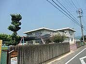 幼稚園、保育園「西郷保育園まで2500m」