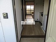 玄関からの部屋の眺めです。