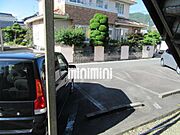 玄関前の駐車場