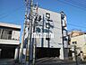 外観：鉄骨造の単身用マンション