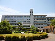大学「東海学院大学まで960m」
