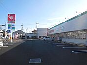 ドラッグストア 「スギ薬局まで720m」