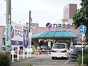 スーパー「カネスエまで400m」