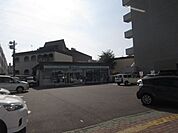 コンビニ「ファミリーマートまで270m」