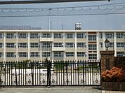 小学校「岐阜市立華陽小学校まで690m」