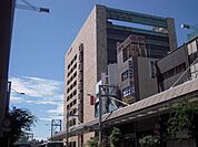 銀行「十六銀行本店まで860m」