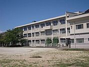 中学校「岐阜市立梅林中学校まで1748m」