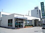 銀行「大垣共立銀行まで780m」