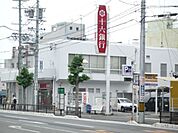 銀行「十六銀行まで570m」