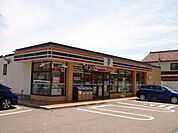 コンビニ「セブンイレブン東海学院大学前店まで1070m」