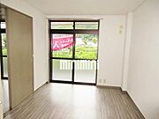 明るく綺麗な洋室です。