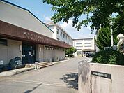 小学校「岐阜市立長森北小学校まで284m」