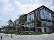 図書館「岐阜市立中央図書館まで860m」