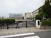 幼稚園、保育園「静里幼稚園まで660m」