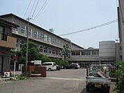 中学校「大垣市立南中学校まで791m」
