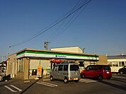 コンビニ「ファミリーマートまで1500m」