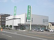 銀行「大垣共立銀行まで200m」