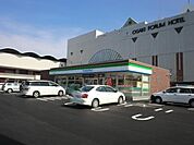 コンビニ「ファミリーマートまで460m」