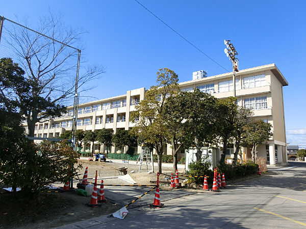画像25:中学校「大垣市立北中学校まで572m」