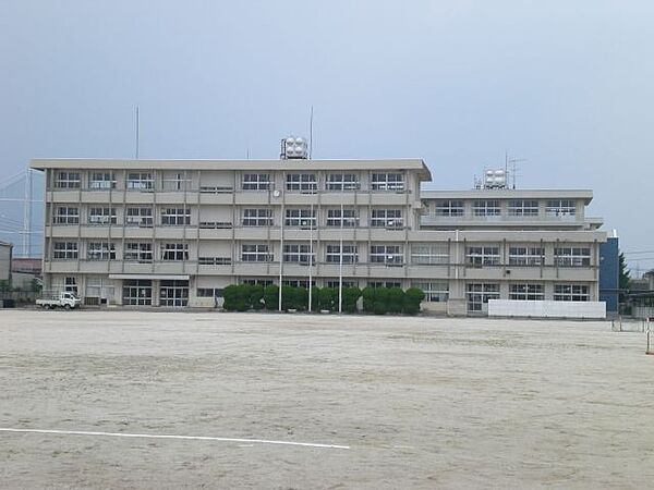 画像24:中学校「神戸町立神戸中学校まで580m」