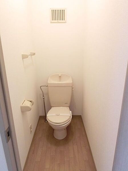 画像10:清潔感漂うトイレ。