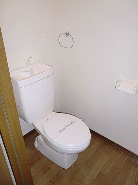画像11:清潔感のあるトイレ。