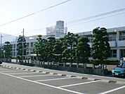 病院「新生病院まで2600m」