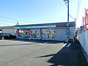 コンビニ「ファミリーマート神戸川西店まで440m」