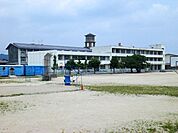 中学校「垂井町立不破中学校まで872m」