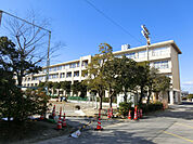 中学校「大垣市立北中学校まで1758m」