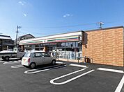 コンビニ「セブンイレブンまで900m」