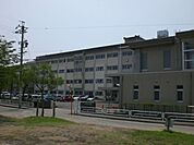 幼稚園、保育園「中川幼稚園まで890m」