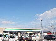 コンビニ「ファミリーマートまで630m」