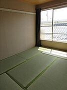 明るいお部屋です