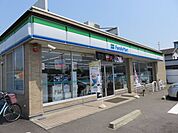 コンビニ「ファミリーマートまで380m」