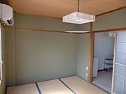 光の射し込む和室