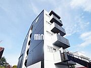 シックな色合いの外観