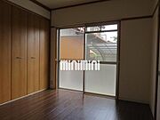 収納のある洋間です