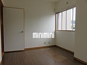 リビング上の洋間です