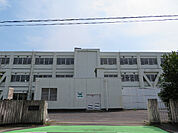 小学校「各務原市立稲羽西小学校まで155m」