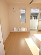 リビングとつなげて使える洋間です。