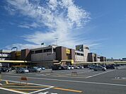 スーパー「アピタ各務原店まで1400m」