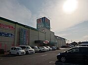 ホームセンター「ヤマダ電機まで950m」