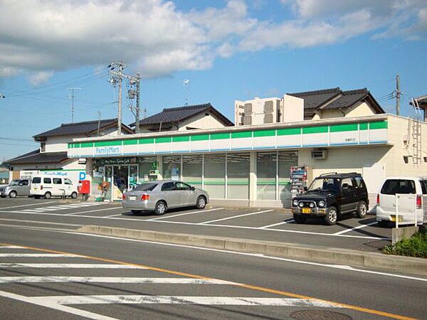 周辺：コンビニ「ファミリーマート御嵩町店まで330m」