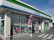 コンビニ「ファミリーマートまで1000m」