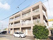 日当たりの良い、落ち着いた色目の外観です。