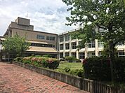 小学校「可児市立帷子小学校まで1464m」