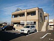 日当たりの良い落ち着いた色目の外観です。