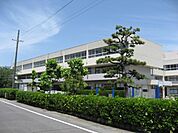 小学校「瑞穂市立穂積小学校まで914m」