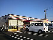 コンビニ「セブンイレブンまで725m」